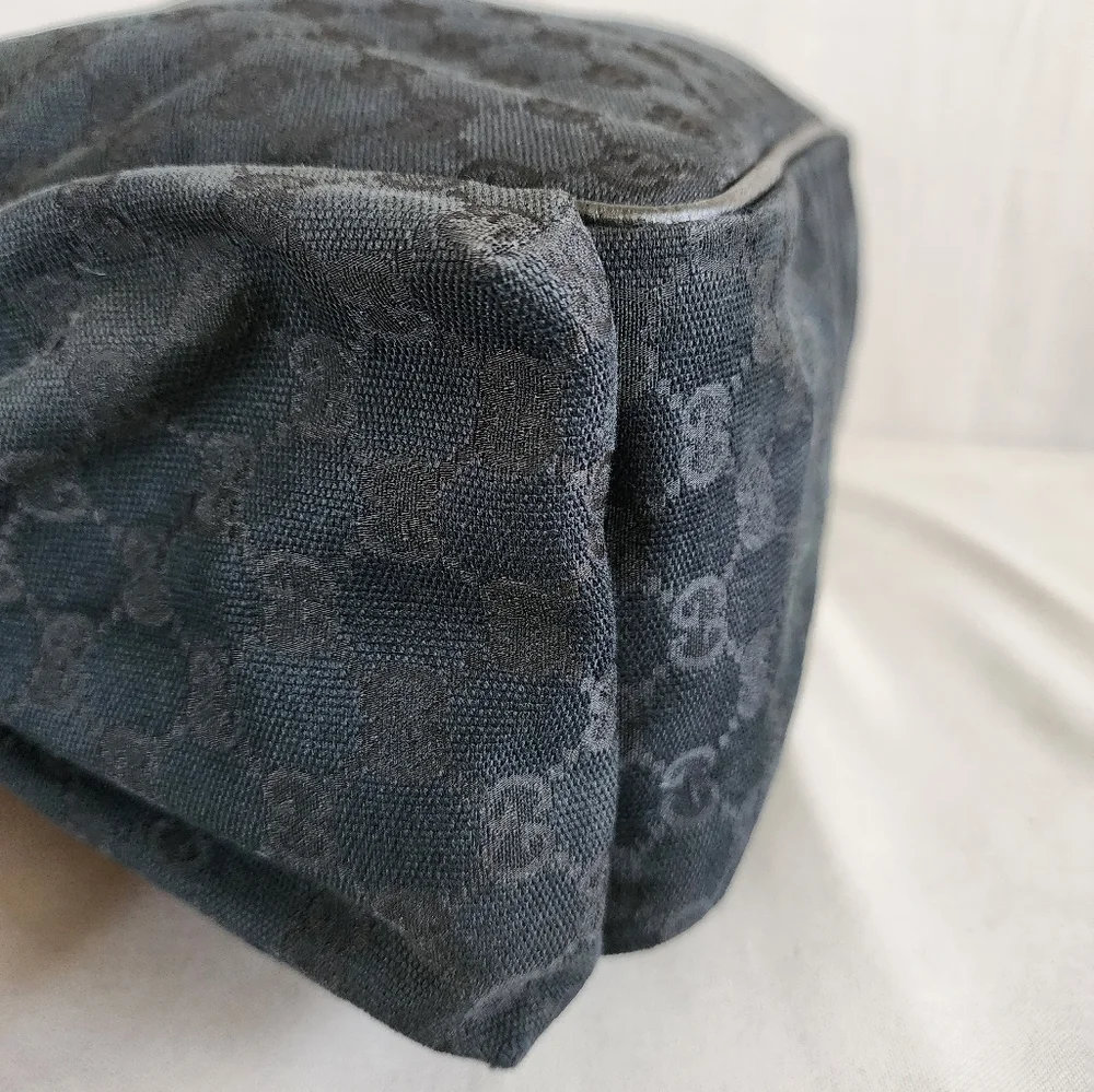 ✨️GUCCI GG Canvas Diaper Messenger Bag